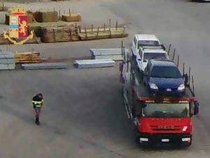 Fermato mentre trasporta rifiuti pericolosi senza segnalarlo: 4000&euro; di multa