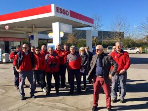 A Colle la protesta dei gestori Esso della Toscana contro la societ&agrave; Petrolifera Adriatica