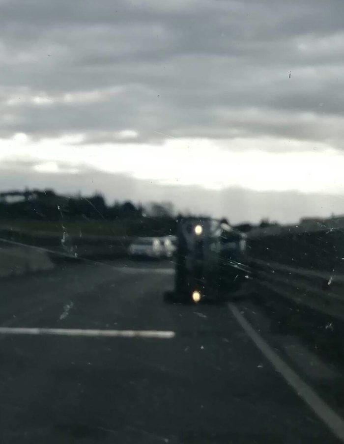 Auto si ribalta sul cavalcavia del Ruffolo. Viabilit&agrave; in tilt
