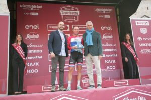 Strade Bianche, Onda: Blaak e Fuglsang si aggiudicano il premio Mattia Simoni