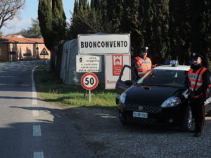 Truffano e strattonano esercente, inseguimento tra Carabinieri e delinquenti sulla Cassia