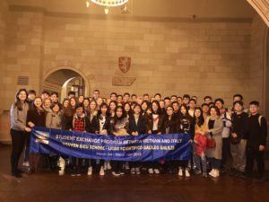 Gli studenti vietnamiti in visita al Comune di Siena