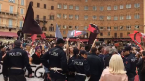 25 aprile in Piazza del Campo: botta e risposta tra antifascisti e sindaco - VIDEO