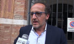 Lancio bottiglietta durante il Palio, Fratelli d'Italia "processa" Forzoni