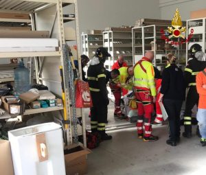 Operaio cade dal tetto di un capannone, soccorso con Pegaso