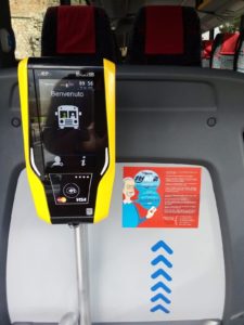 Pay and go: da Siena a San Gimignano il biglietto del bus si paga con carta contactless