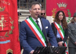 Maggioranza e presidente Consiglio comunale: "Vicini a De Mossi. Contestazione preventiva, strumentalizzato il 25 aprile"
