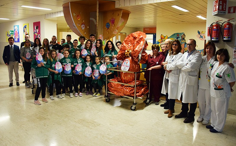 Doni e uova di Pasqua ai piccoli pazienti del Dipartimento Materno Infantile da parte della Polisportiva Mens Sana e Pam Panorama