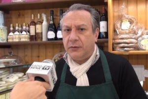 Stop turismo mordi e fuggi. I commercianti di Via della Sapienza riformano il Comitato