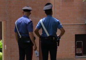 Crisi respiratoria in casa, 70enne salvato dai carabinieri