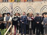 Consegnato alla contrada dell’Istrice il Masgalano del Palio Straordinario 2018 – FOTO