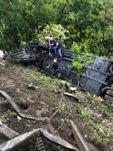 Bus nella scarpata sull'Autopalio: muore una donna di 40 anni