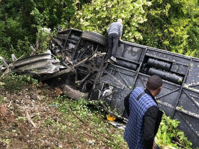 Libero l'autista del bus precipitato nella scarpata. Per lui il divieto di guidare un pullman per un anno