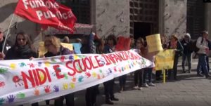 Statalizzazione scuole, presidio in Piazza del Campo: "I servizi devono mantenere la propria identità di gestione diretta"