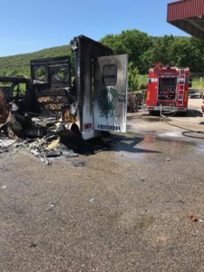 Prende fuoco il van di Francesco Caria