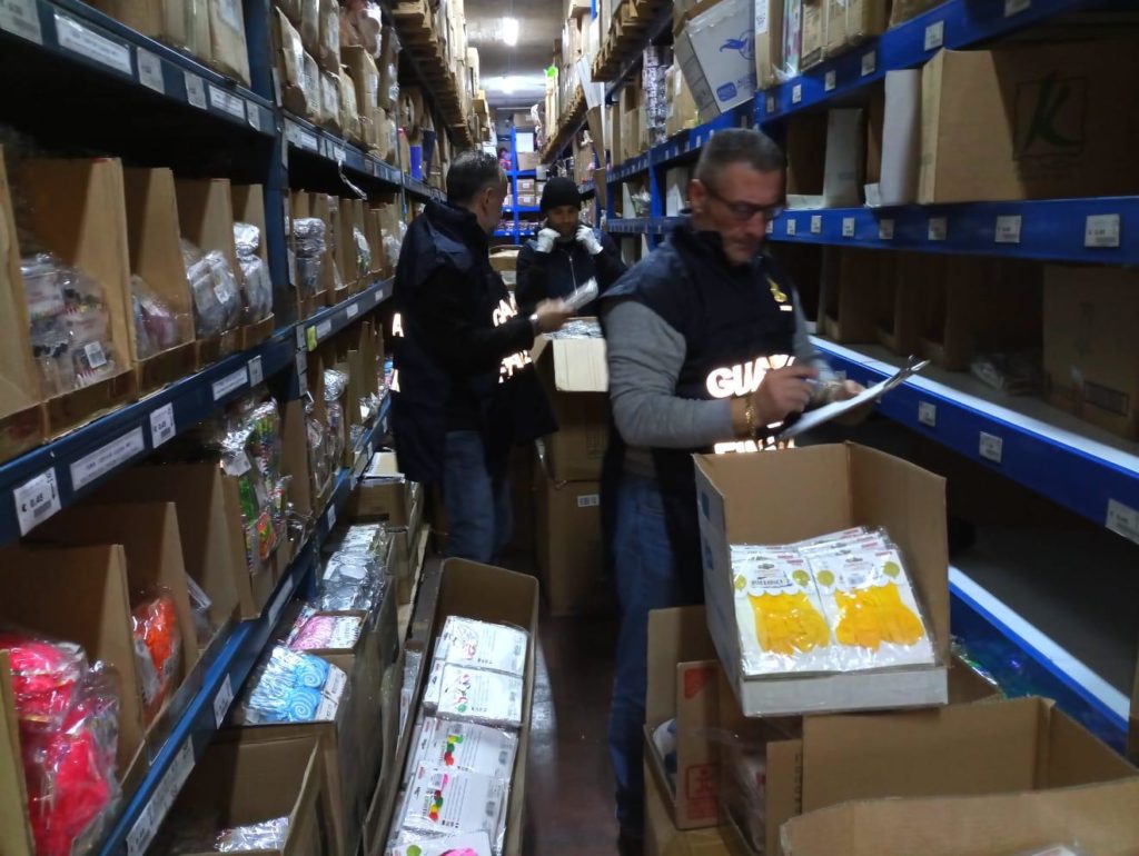 Guardia di Finanza senese, da inizio anno oltre 200.000 prodotti sequestrati