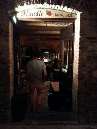 Il Maudit cambia gestione dopo 21 anni. Il saluto di Michele Stabile