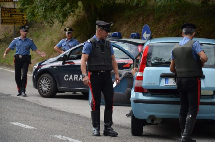 Truffa dello specchietto ad un turista tedesco, nei guai un 34enne