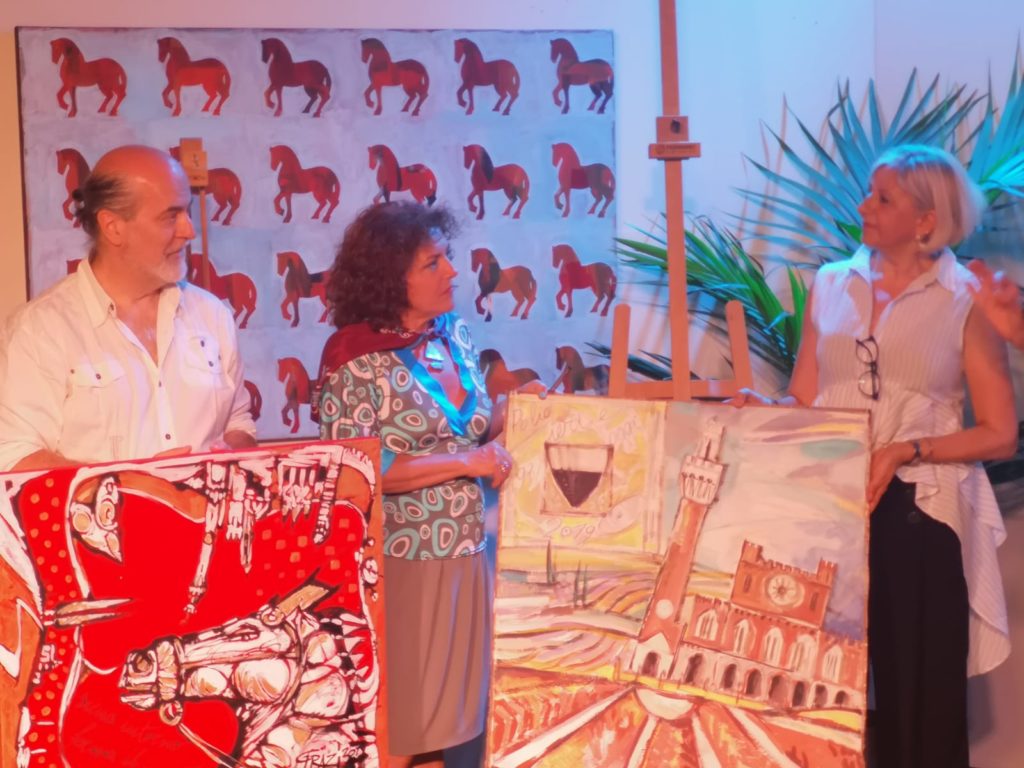 Le opere di Vita Di Benedetto e Alessandro Grazi donate a Monica Crociani, Presidente dell&rsquo;Asp Citt&agrave; di Siena