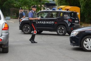 Provoca un incidente e scappa: inchiodato pirata della strada
