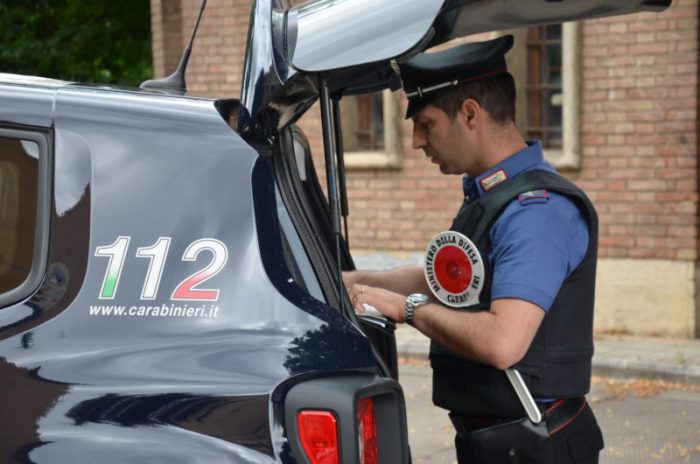 Avances sessuali con lo scopo di truffare, deferita ventitreenne