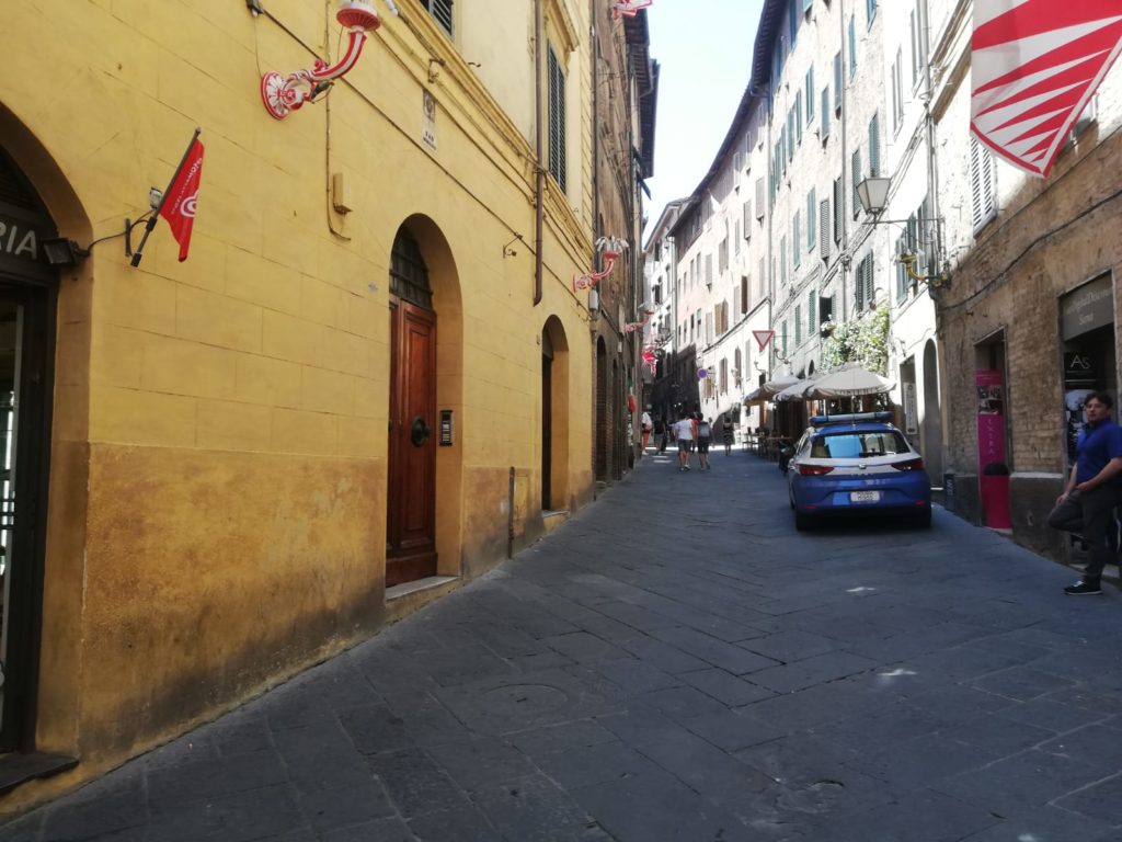 Rissa in via dei Rossi, il Comune sospende le attività. Si valuta il daspo urbano