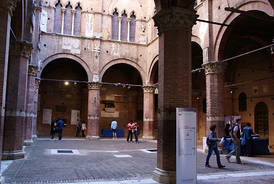 Una mostra, un contest e un grande autore: la fotografia concettuale conquista Siena