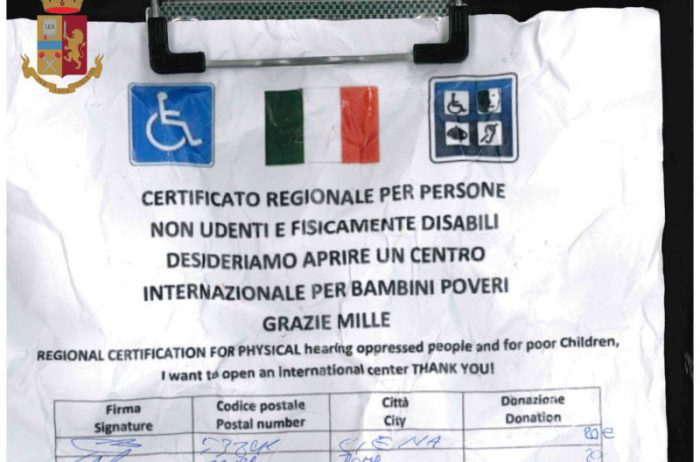 Si fingevano sordomuti per truffare i senesi raccogliendo donazioni: espulsi dalla citt&agrave;