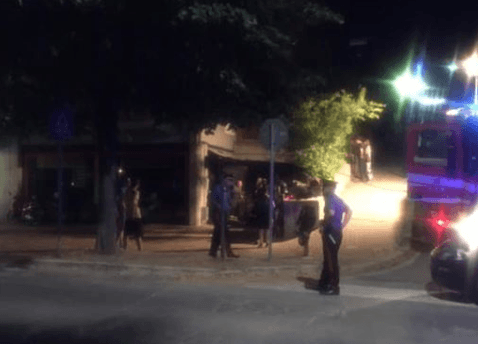 Prende fuoco nella notte il negozio per animali