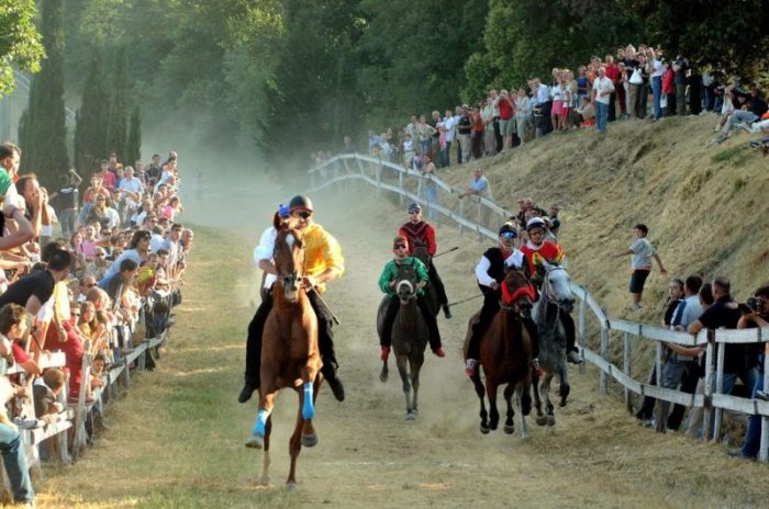 Palio Casole d'Elsa, ecco le accoppiate delle sette contrade