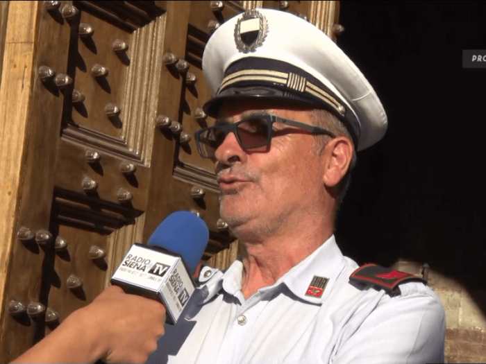 Il "vigile della busta" Giuseppe Poma: "Momenti magici che porter&ograve; nel cuore"