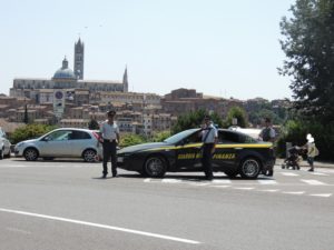 Minorenni a Siena violano la zona arancione: Guardia di Finanza li multa