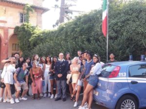 Gli studenti canadesi incontrano la Polizia di Siena