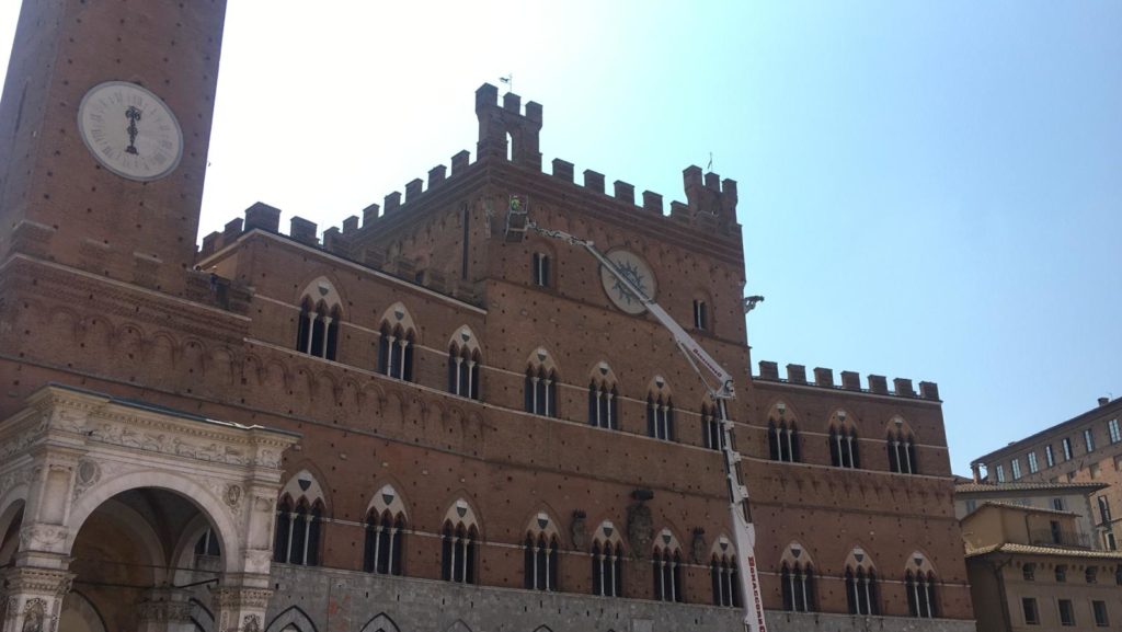 Palazzo Pubblico, "check-up" a manufatti e paramenti esterni