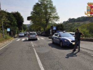 Rapina e aggressione sul bus: le foto dell'intervento della Polizia