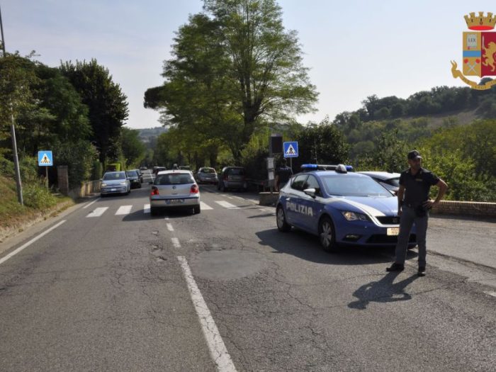 Rapina e aggressione sul bus: le foto dell'intervento della Polizia