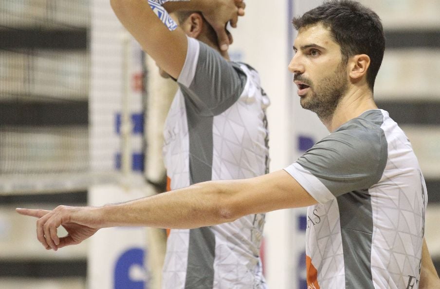 Emma Villas doma Santa Croce in quattro set