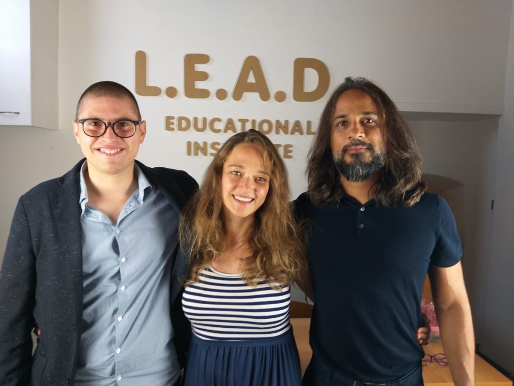 Sogni, educazione e duro lavoro: la storia di Sara e Abhisek nel libro di Filippo Tecce