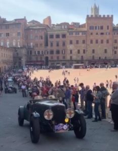 Il Gran Premio Nuvolari fa tappa in Piazza del Campo