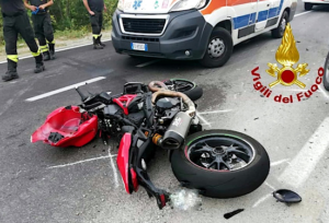 Moto contro un suv, 53enne del senese muore in Umbria