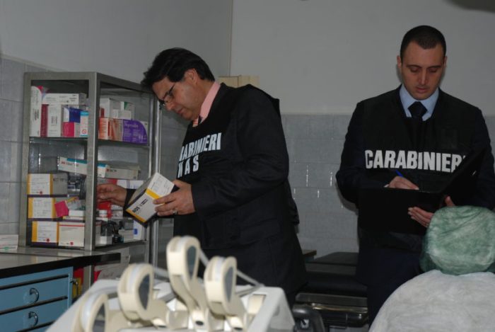 Denunciati medici e segretarie della Valdichiana per reato di falsit&agrave; materiale.