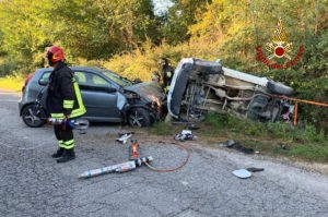 Incidente sulla Sp135, si ribalta un'auto