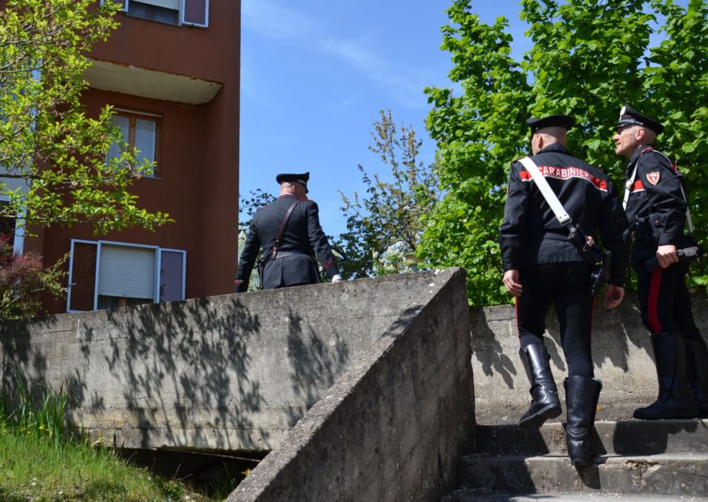 Picchia la suocera invalida e la moglie: denunciato 63enne