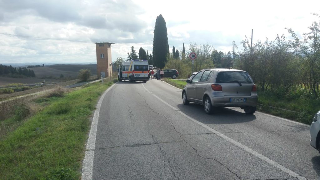 Scontro tra auto e moto nella strada delle Ville di Corsano