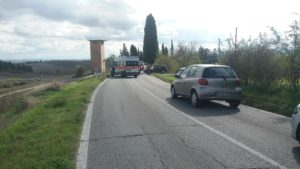 Scontro tra auto e moto nella strada delle Ville di Corsano