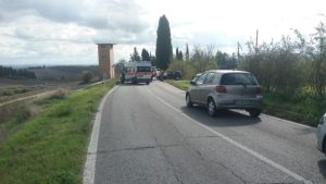 Scontro tra auto e moto nella strada delle Ville di Corsano