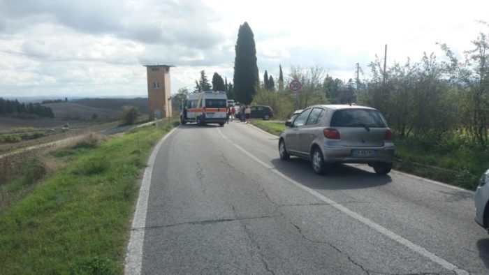 Scontro tra auto e moto nella strada delle Ville di Corsano