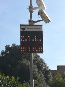 Stop accessi abusivi: ecco la nuova segnaletica luminosa ai varchi Ztl
