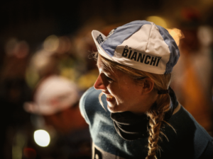 L'Eroica: spettacolo sulle strade bianche con ottomila ciclisti da tutto il mondo