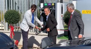 Nissan Tosoni Auto inaugura a Siena la prima colonnina di ricarica rapida per veicoli elettrici